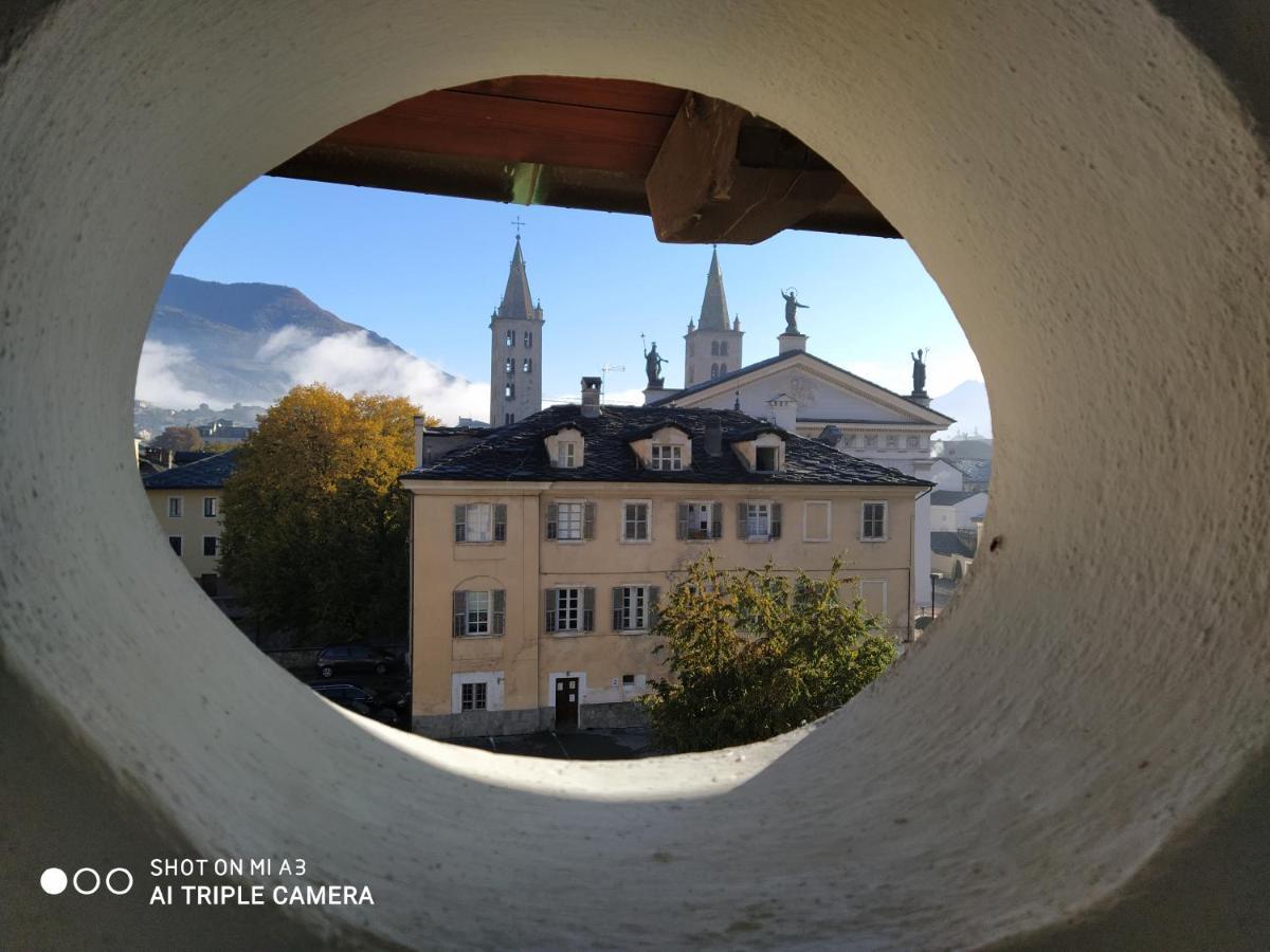 Apartamento Un oeil sur la cathédrale Aosta Exterior foto