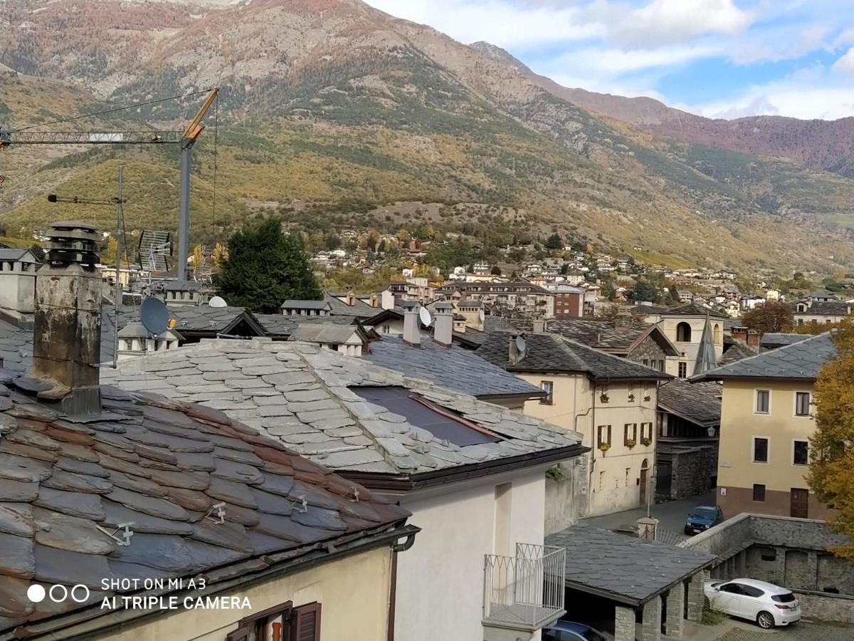 Apartamento Un oeil sur la cathédrale Aosta Exterior foto