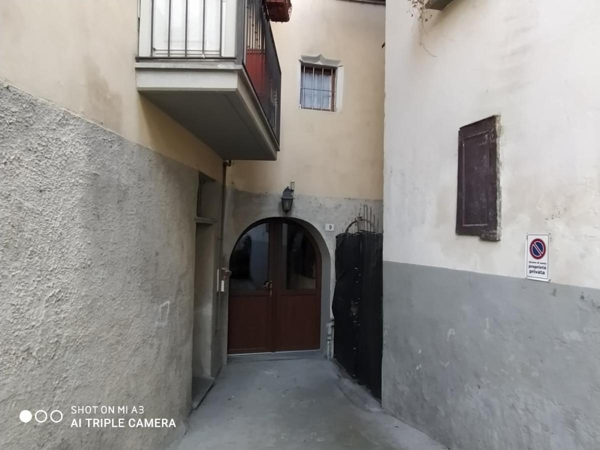Apartamento Un oeil sur la cathédrale Aosta Exterior foto