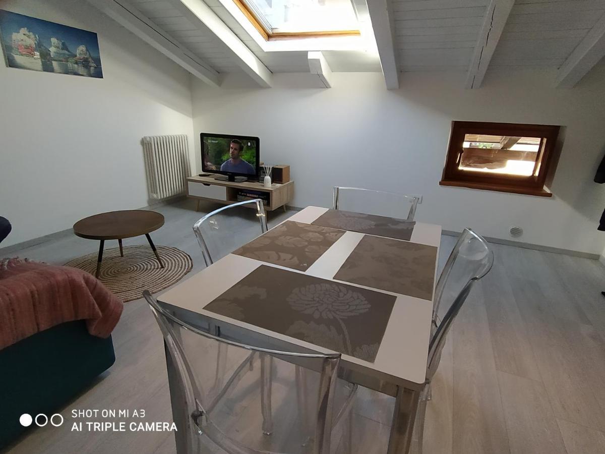 Apartamento Un oeil sur la cathédrale Aosta Exterior foto